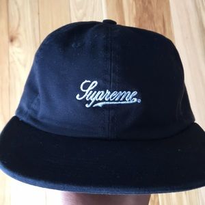 Supreme size small hat